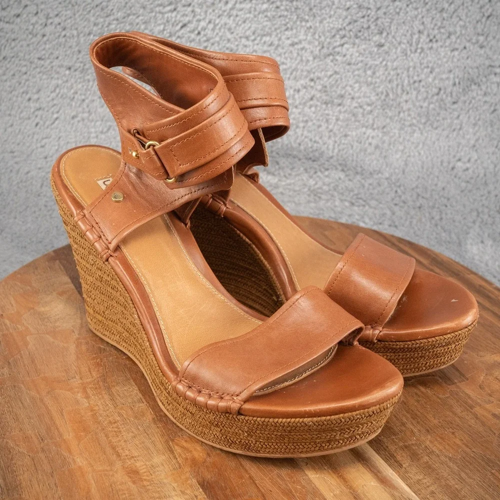 UGG AUSTRALIA 